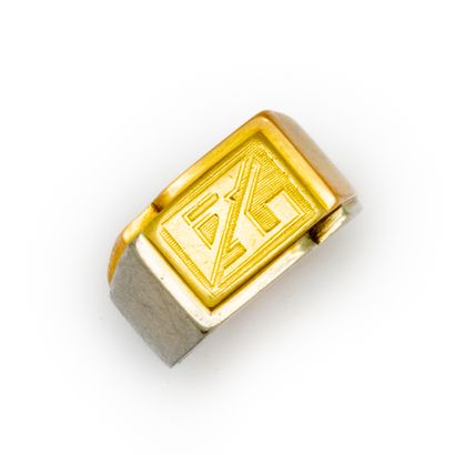 null Gold signet ring, engraved. 
Weight : 10,9 g