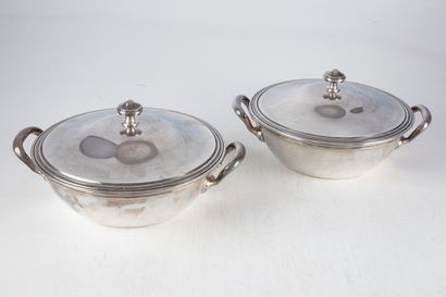 null Pair of silver plated vegetable dishes with net decoration. 
H. 10 cm ; L. :...