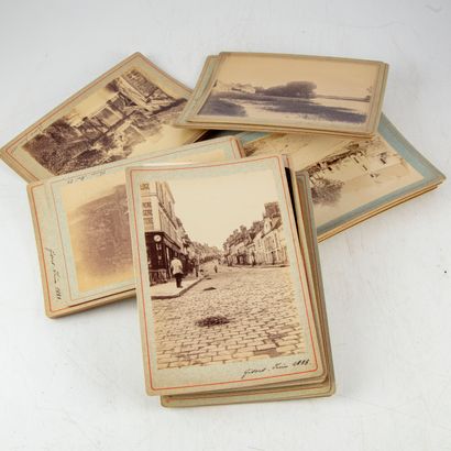 null ANONYMOUS - Late 19th century
Set of old amateur photographs, pasted on cardboard,...