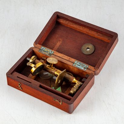 null POPULAR ART - Antique tool
Small microscope of entomology and travel, varnished...
