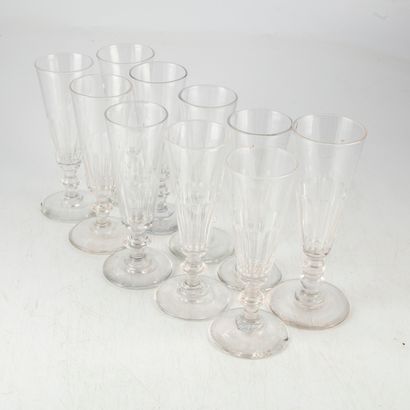 null Set of ten champagne flutes in cut crystal
Small chips on two feet