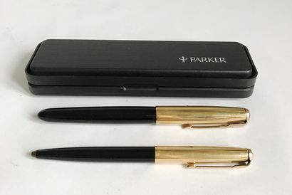 null PARKER - Vintage
Two fountain pens and bic. The cap in gold plated