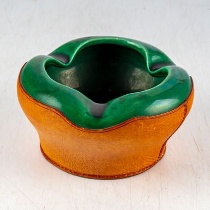 null LONCHAMPS
Ceramic and leather ashtray