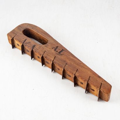 null POPULAR ART - Antique tool 
Planer or railroad in wood and metal blades, used...