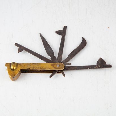 null Folk Art - Antique tool 
Farrier's or veterinary kit with six blades
Marked...