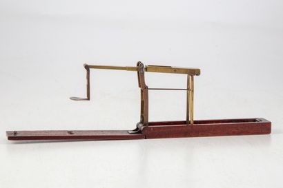 null Folk Art - Antique tool
Wilkinson type brass trebuchet weighing machine. Folding...