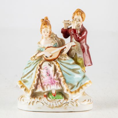 null Small polychrome enameled porcelain group representing a couple of musicians....