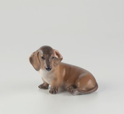 null Manufacture ROYAL COPENHAGEN
Statuette of a dachshund in enamelled porcelain
Signed
H....