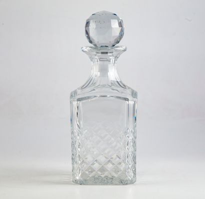 null BACCARAT
Beautiful whisky decanter of square section in cut crystal
H.: 26 cm
Important...