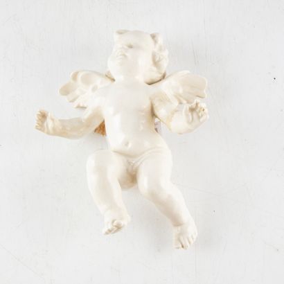 null Small angel in enameled porcelain. 
H. 24 cm 
Restorations