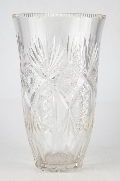 null Important vase in cut crystal. 
H. 31 cm