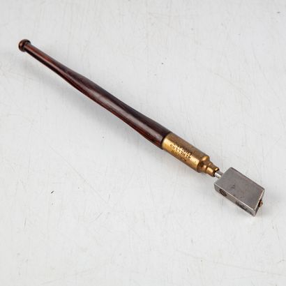 null Folk Art - Antique tool 
Diamond glass cutter, the handle in wood and brass...