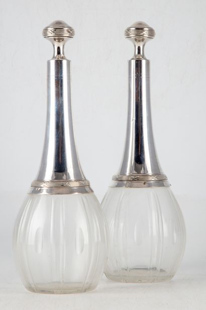 null Pair of carafes, silver mount and stopper, the base in cut glass
M.O. : Tirbour...