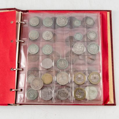 null Binder with coins, mainly 19th and 20th francs, some in silver. Some foreign...