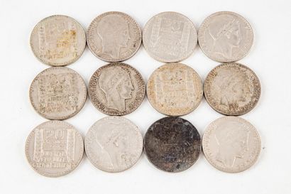 null Ensemble de 12 pièces de 20 francs Turin (entre 1929 et 1938)
Poids : 235,4...