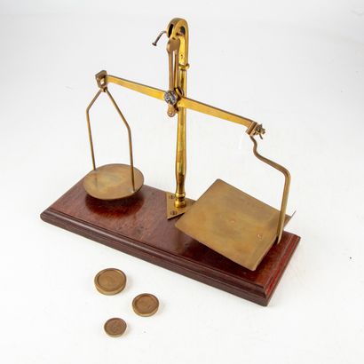 null POPULAR ART - Antique tool 
Scale of type flail with mails, mechanism out of...
