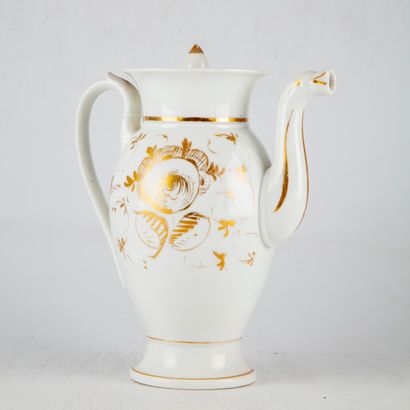 null PARIS 
White enamelled porcelain jug with gilt decoration of flowers. 
H. 23,5...