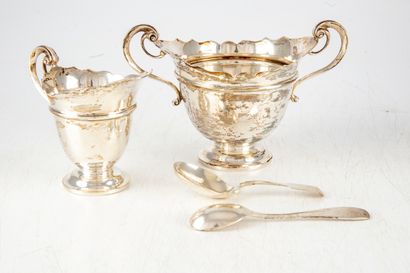 null Silver cup with two handles
Old english work - Goldsmiths mark : "Goldsmiths...
