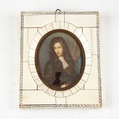 null D'après l'ECOLE ANGLAISE du XVIIe
Portrait d'homme de 3/4
Miniature à vue ovale...