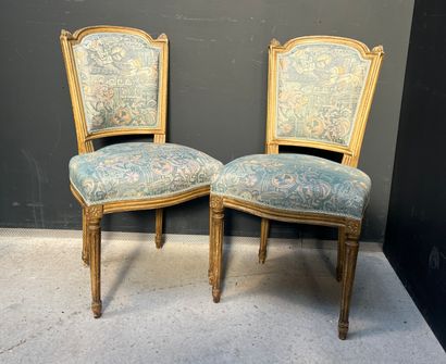 null Deux chaises en bois décapé. Style Louis XVI