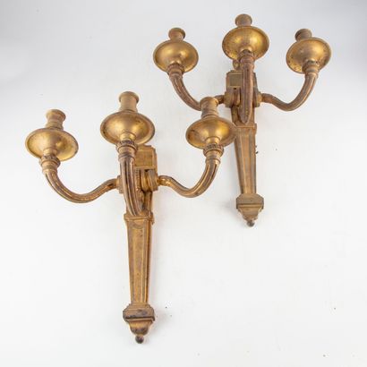 null Paire d'appliques à trois bras de lumières en bronze doré 
De style Louis XVI...