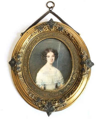 null ECOLE FRANCAISE vers 1850
Portrait de jeune fille
Miniature gouachée ( accident...