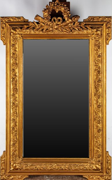 null Miroir de style Napoléon III en bois et stuc doré 
115 x 73 cm 
Restauratio...