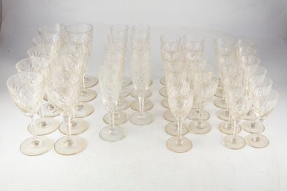 null Manufacture SAINT LOUIS - France
Part of a service of stemmed glasses in cut...