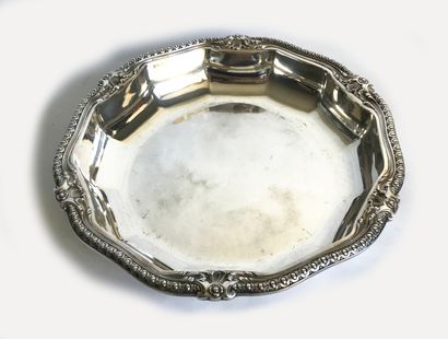 null BOIN TABURET - Paris
Large round silver bowl with a molded and chased border...