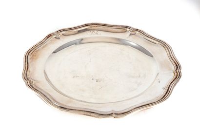null AUCOC
Round silver dish with contoured edge and double filets, figured "AR".
M.O....