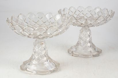 null BACCARAT 
Pair of molded crystal cups on foot
Mark in relief
H. 16,5 cm ; D....