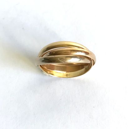 Bague à trois anneaux en or jaune ( 750e)...