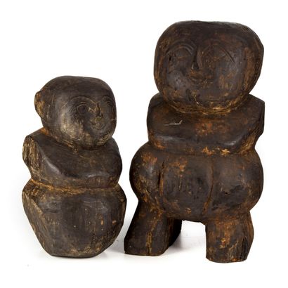 null Deux poupées en bois indigène de tailles différentes
Travail indonésien
H. :...