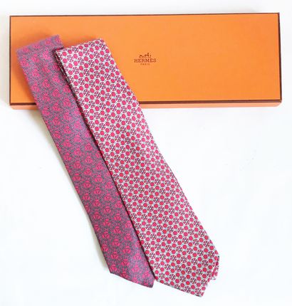 HERMES HERMES - Paris
Set of 2 silk ties with printed patterns
A box
