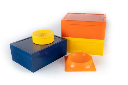 null Set of colored plastic pieces including:
Sergio ASTI - MEBEL edition Italy :...