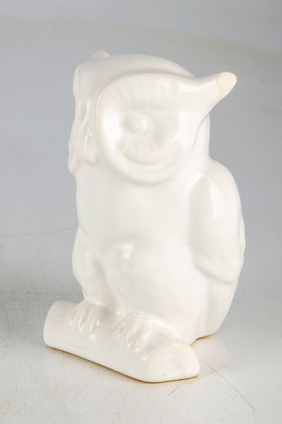 null HENRIOT - Quimper
Owl in white glazed earthenware
Mark under the base "HB Henriot...