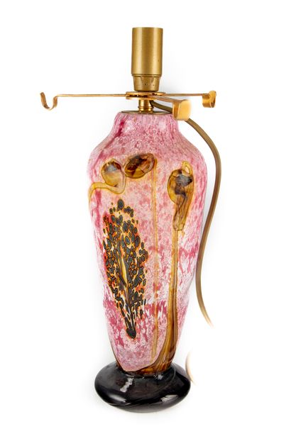 null SABA Brothers (XXth)
Vase in blown glass, mounted as a lamp
Signed on the back...