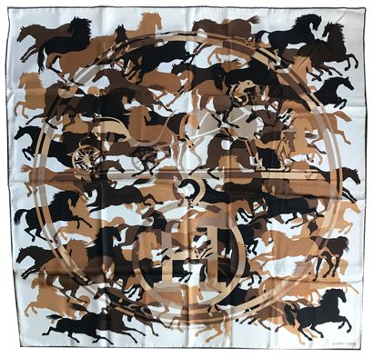 HERMES HERMES - Paris
Carré en soie à motif imprimé, titré " Ex libris en camouflage...