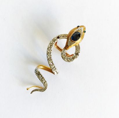 null Accroche pour foulard (?) en or en forme de serpent, le corps pavé de petites...