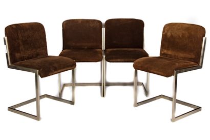 null TRAVAIL ITALIEN - Vers 1970
Suite de quatre chaises pietement en métal chromé
H....