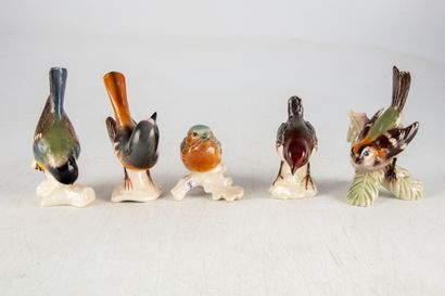 null Manufacture GOEBEL - ALLEMAGNE 
Ensemble de 5 oiseaux en porcelaine émaillée...