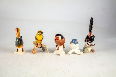 null Manufacture GOEBEL - ALLEMAGNE 
Ensemble de 5 oiseaux en porcelaine émaillée...