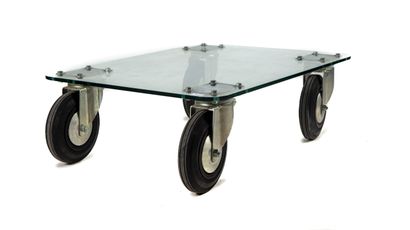 null Table basse à plateau de verre reposant sur quatre grosses roues
H. : 25 - L....