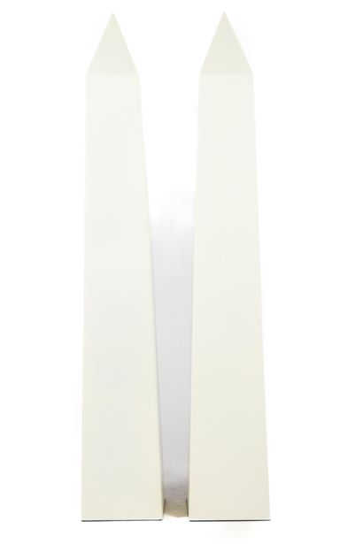 null Large pair of obelisks in white resin
H. 95 cm