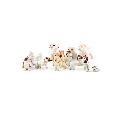 null Ensemble de 15 bulldogs (bouledogues) en porcelaine émaillée polychrome 
H....