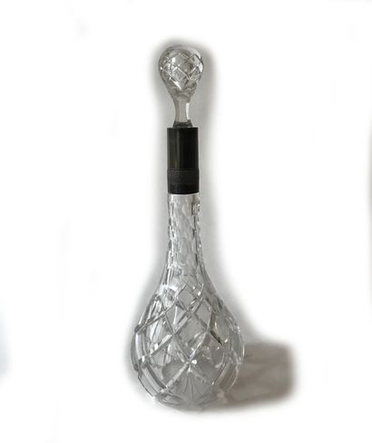 null Carafe en cristal taillé à monture en argent (Poinçon Minerve ). Vers 1900
H...