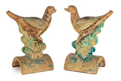 null CHINA
Pair of glazed Cizhu ceramic ridge tiles topped by a pair of turtledoves....