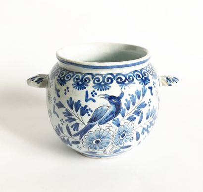 null DELFT
Small pot in earthenware with blue and white decoration of flowers and...