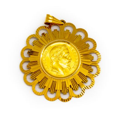null Pendentif en or jaune orné d'une pièce de 20 francs 1865
Poids : 15,1 g