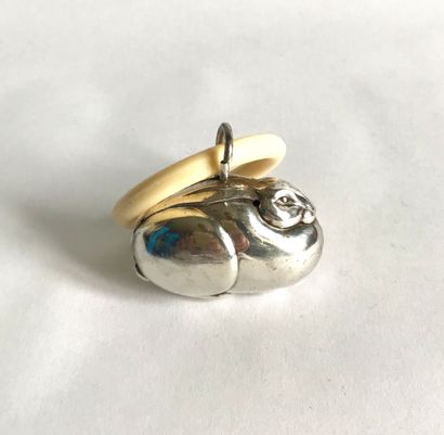 null Hochet à clochette en métal argenté en forme de lapin et anneau à l'imitaiton...